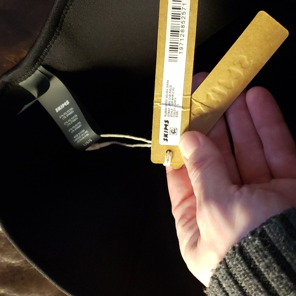 SKIMS L Scuba Rubber neoprene strapless one piece swim suit - Picture 5 of 8